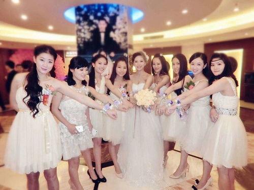 婚礼吃瓜伴娘顶替新娘,吃瓜伴娘意外顶替新娘成焦点  第3张